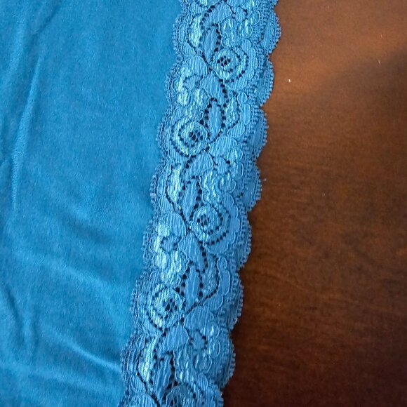 Reitman slip blue in color Size small Pattern at top and bottom of slip - Picture 4 of 5